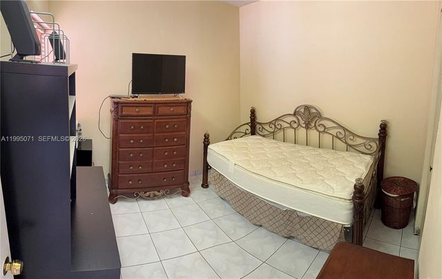 7725 W 10th Ave, Hialeah, FL 33014