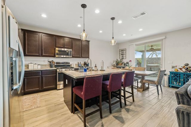 1821 E Arlen Avenue, Visalia, CA 93292