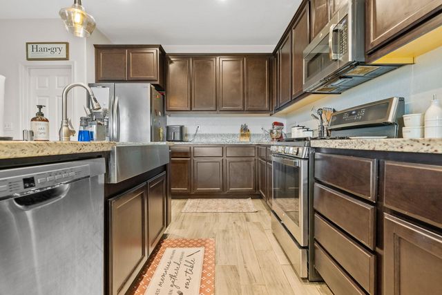 1821 E Arlen Avenue, Visalia, CA 93292