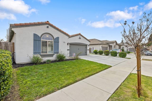 1821 E Arlen Avenue, Visalia, CA 93292