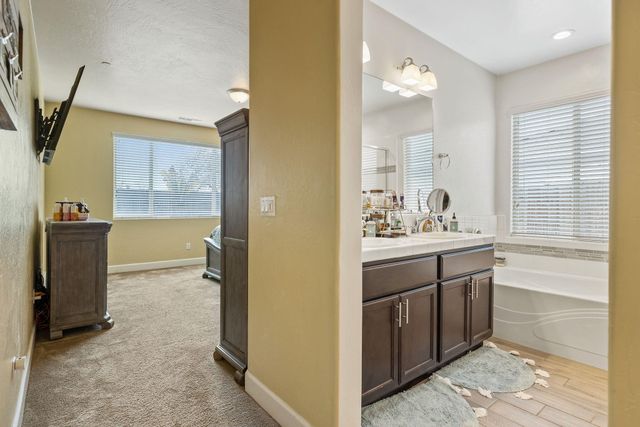 1821 E Arlen Avenue, Visalia, CA 93292