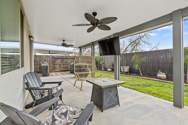 1821 E Arlen Avenue, Visalia, CA 93292