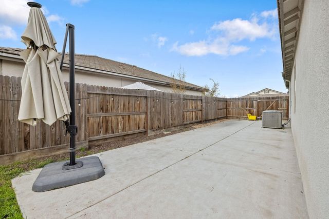 1821 E Arlen Avenue, Visalia, CA 93292