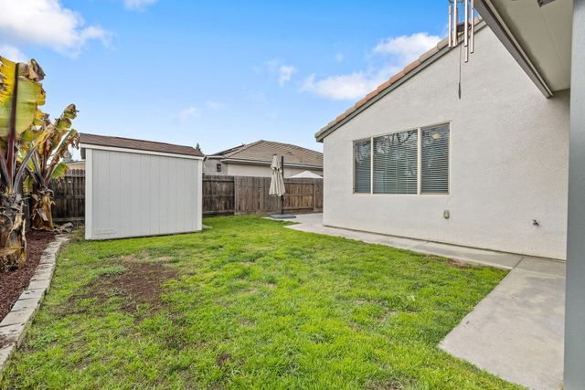 1821 E Arlen Avenue, Visalia, CA 93292