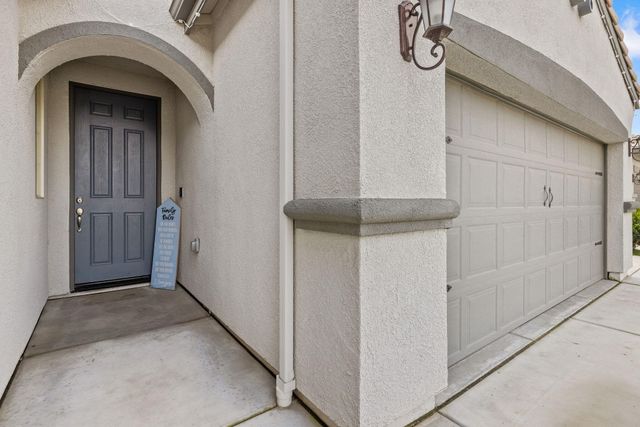 1821 E Arlen Avenue, Visalia, CA 93292