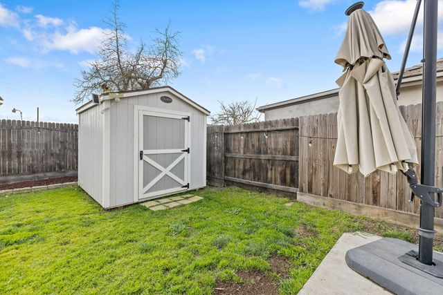 1821 E Arlen Avenue, Visalia, CA 93292