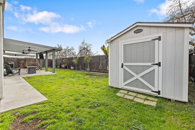 1821 E Arlen Avenue, Visalia, CA 93292