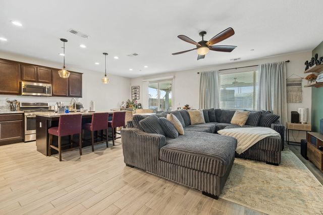 1821 E Arlen Avenue, Visalia, CA 93292