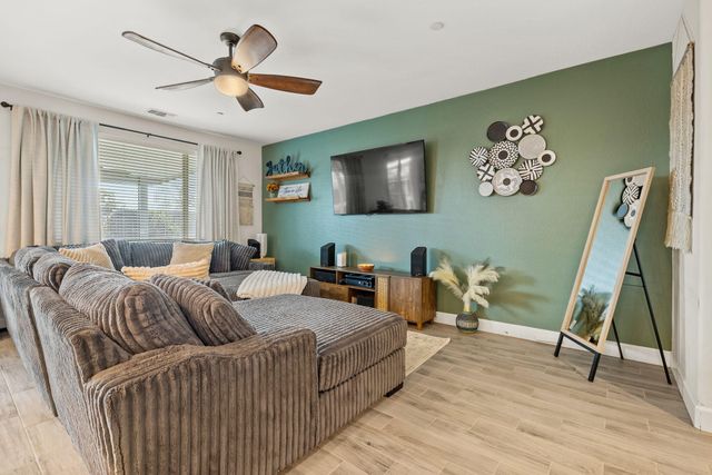 1821 E Arlen Avenue, Visalia, CA 93292