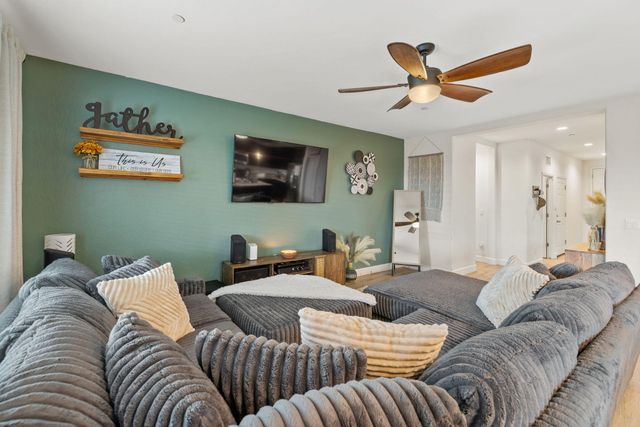 1821 E Arlen Avenue, Visalia, CA 93292