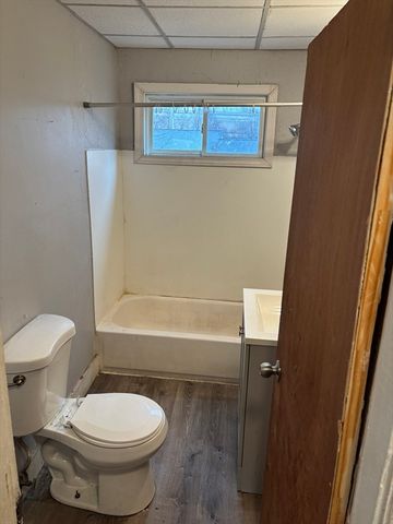 27 Chester St, Springfield, MA 01105