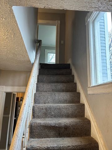 27 Chester St, Springfield, MA 01105
