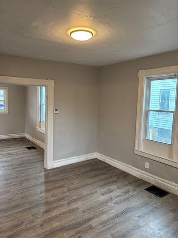 27 Chester St, Springfield, MA 01105