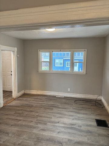 27 Chester St, Springfield, MA 01105