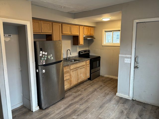 27 Chester St, Springfield, MA 01105