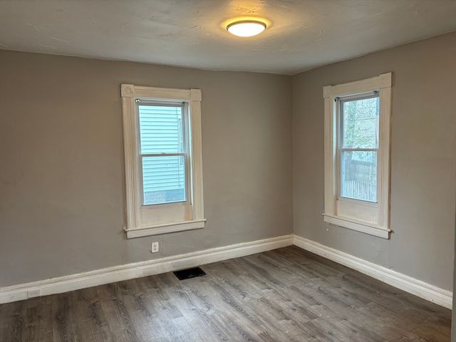 27 Chester St, Springfield, MA 01105