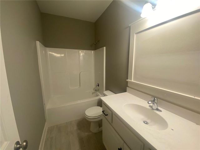 11805 N Wheeling Avenue, Kansas City, MO 64156