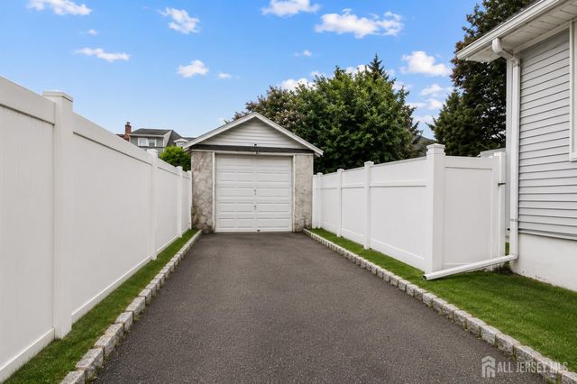 179 Decker Place, Woodbridge Proper, NJ 07095
