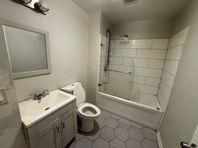 9238 S Dauphin Avenue, Chicago, IL 60619