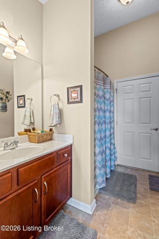 9402 Clubview Dr 203, Louisville, KY 40291