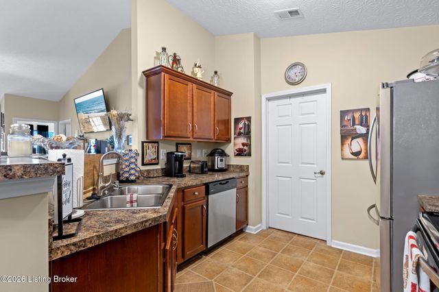9402 Clubview Dr 203, Louisville, KY 40291