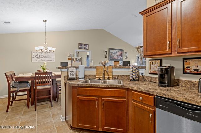 9402 Clubview Dr 203, Louisville, KY 40291