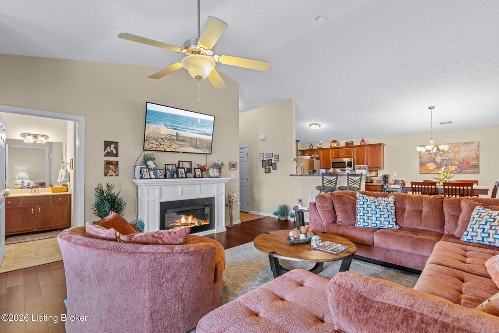 9402 Clubview Dr 203, Louisville, KY 40291