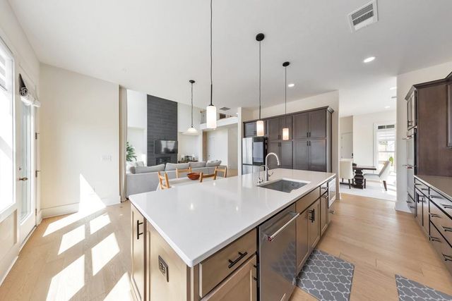 950 Keystone Drive, Woodstock, GA 30188