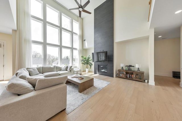 950 Keystone Drive, Woodstock, GA 30188