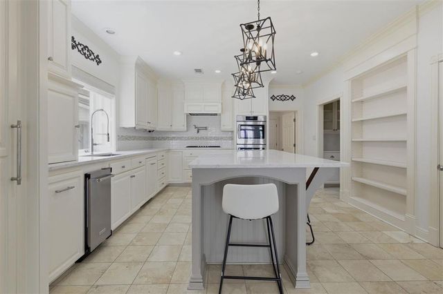 3206 Henderson Bayou Road, Lake Charles, LA 70605