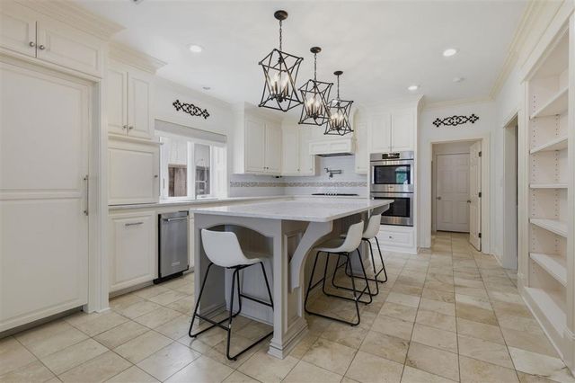 3206 Henderson Bayou Road, Lake Charles, LA 70605