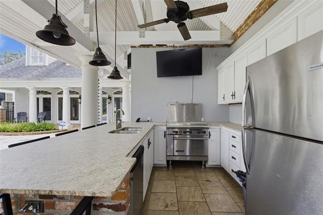 3206 Henderson Bayou Road, Lake Charles, LA 70605