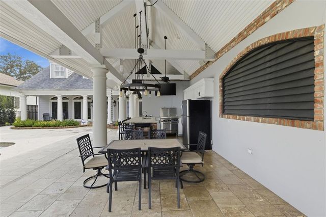 3206 Henderson Bayou Road, Lake Charles, LA 70605