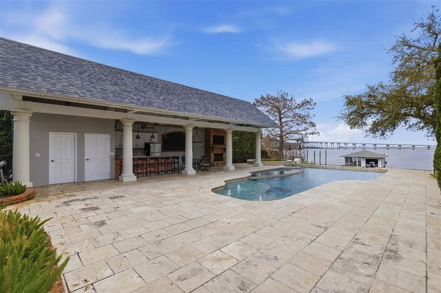 3206 Henderson Bayou Road, Lake Charles, LA 70605