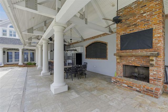 3206 Henderson Bayou Road, Lake Charles, LA 70605