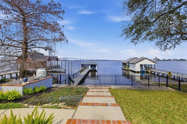 3206 Henderson Bayou Road, Lake Charles, LA 70605