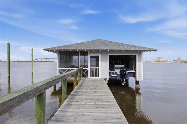 3206 Henderson Bayou Road, Lake Charles, LA 70605
