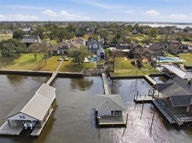 3206 Henderson Bayou Road, Lake Charles, LA 70605