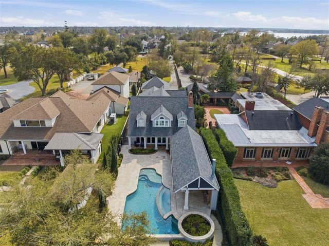 3206 Henderson Bayou Road, Lake Charles, LA 70605