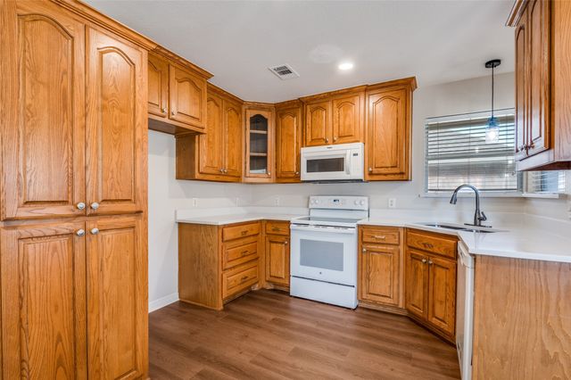 526 Meandering Way, Midlothian, TX 76065