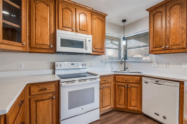 526 Meandering Way, Midlothian, TX 76065