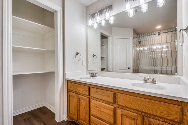 526 Meandering Way, Midlothian, TX 76065