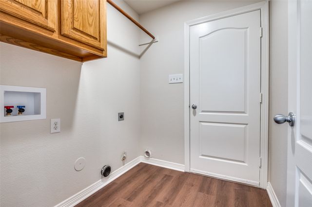 526 Meandering Way, Midlothian, TX 76065