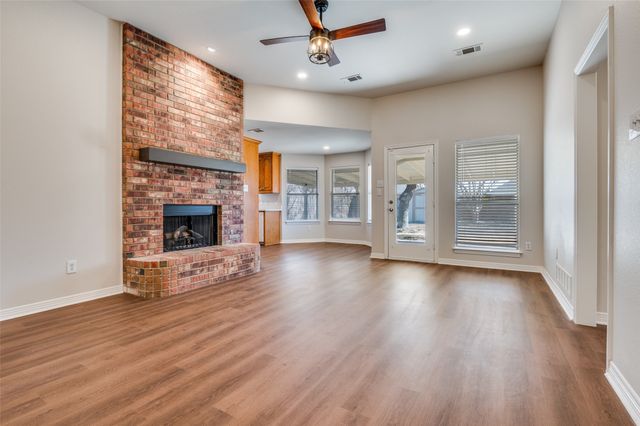 526 Meandering Way, Midlothian, TX 76065