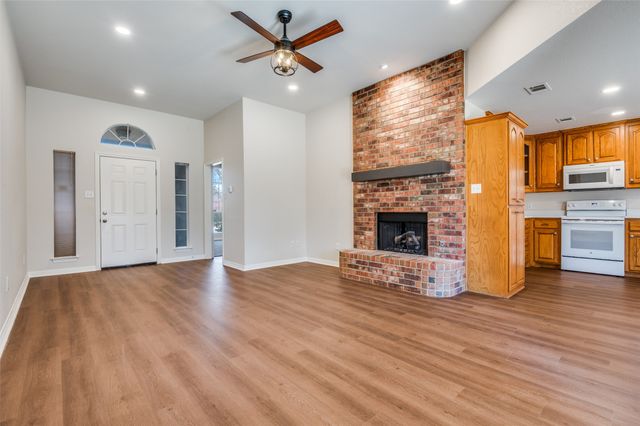 526 Meandering Way, Midlothian, TX 76065