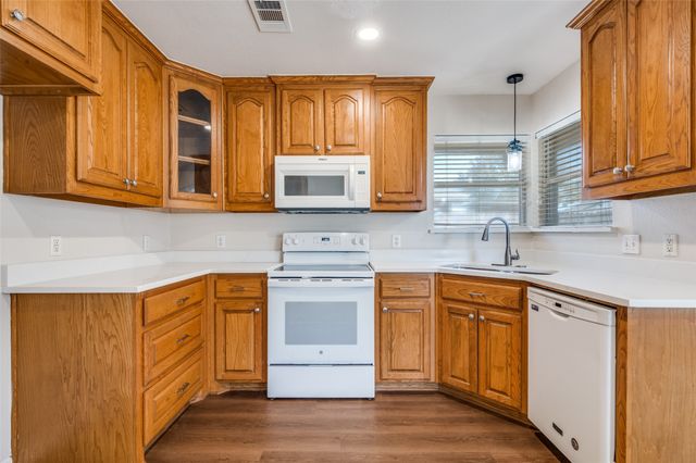 526 Meandering Way, Midlothian, TX 76065