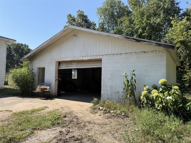 52524 Johnson Road, Three Rivers, MI 49093