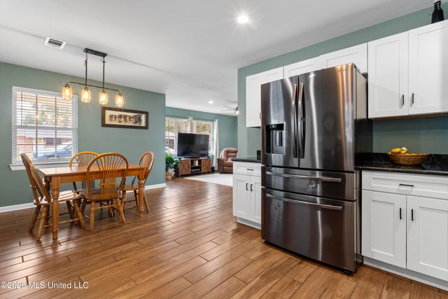 6321 Chaucer Drive, Ocean Springs, MS 39564