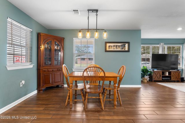 6321 Chaucer Drive, Ocean Springs, MS 39564