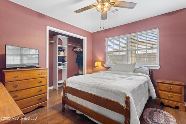 6321 Chaucer Drive, Ocean Springs, MS 39564